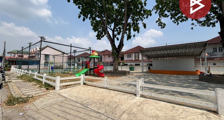 For sale 2 ベッドルーム townhouse in Nong Chok, Bangkok
