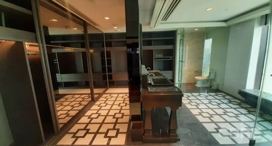 For sale 4 bedrooms condo in Pathum Wan, Bangkok