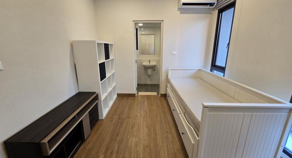 Casa en alquiler de 4 habitaciones en Bang Phli, Samut Prakan