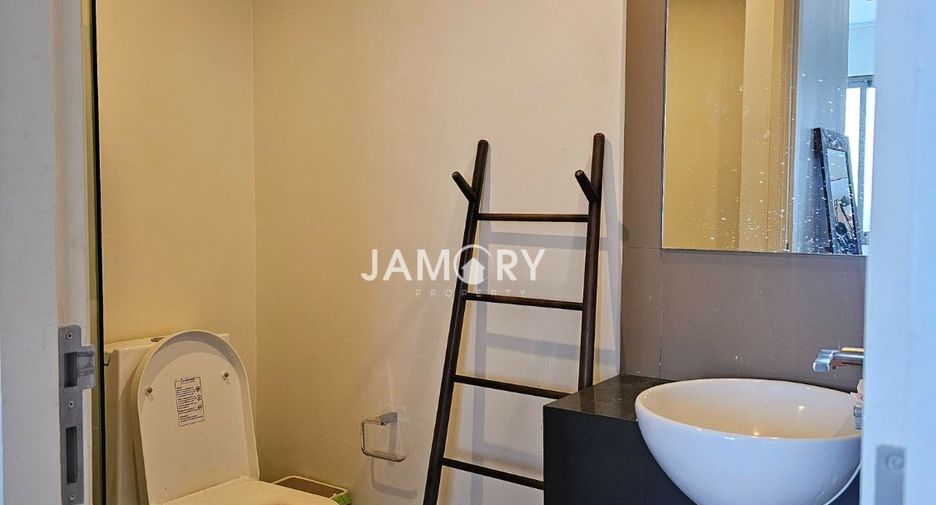 For rent and for sale 1 bed condo in Pratumnak, Pattaya
