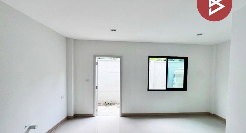 For sale 2 bedrooms townhouse in Mueang Pathum Thani, Pathum Thani