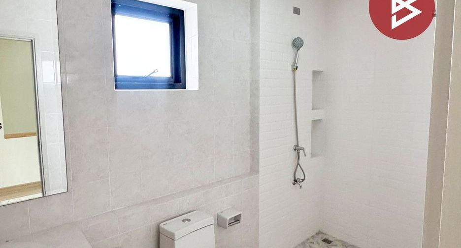 For sale 2 bedrooms townhouse in Mueang Pathum Thani, Pathum Thani