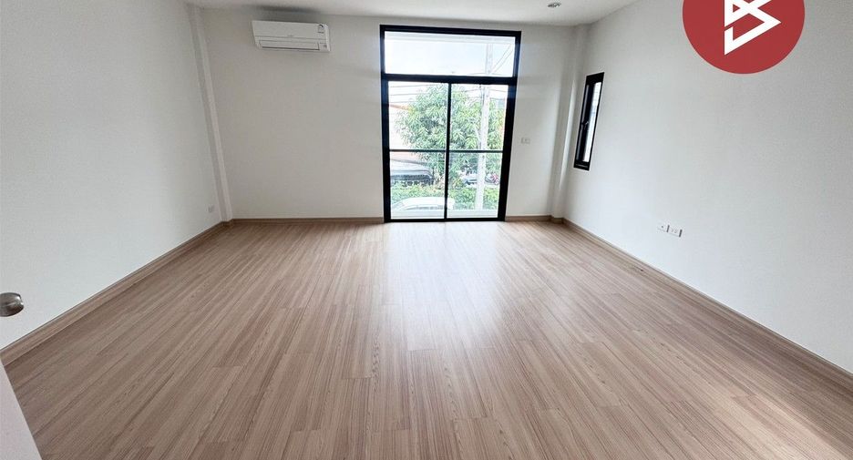 For sale 2 bedrooms townhouse in Mueang Pathum Thani, Pathum Thani