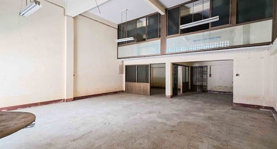 For sale retail Space in Bangkok Noi, Bangkok