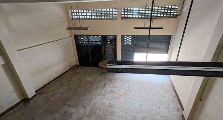 For sale retail Space in Bangkok Noi, Bangkok