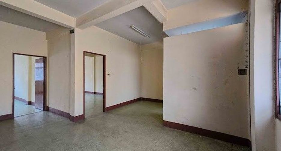 For sale retail Space in Bangkok Noi, Bangkok
