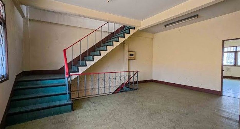 For sale retail Space in Bangkok Noi, Bangkok