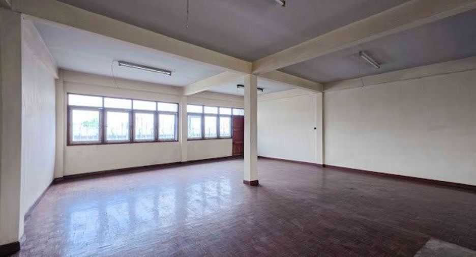For sale retail Space in Bangkok Noi, Bangkok