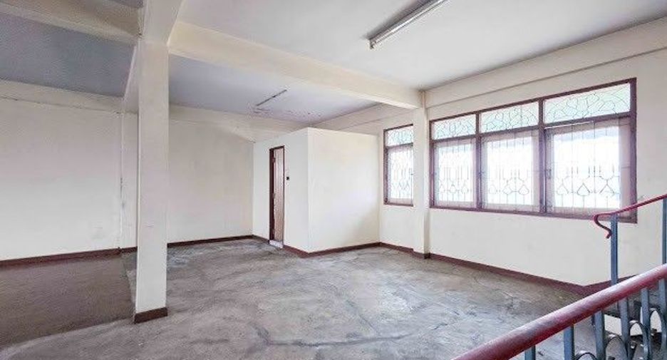 For sale retail Space in Bangkok Noi, Bangkok