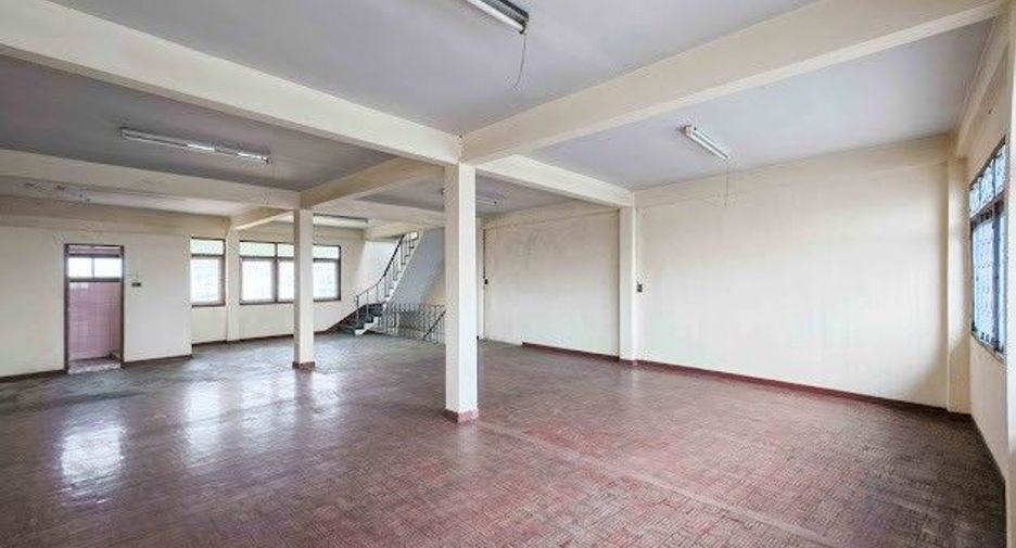 For sale retail Space in Bangkok Noi, Bangkok