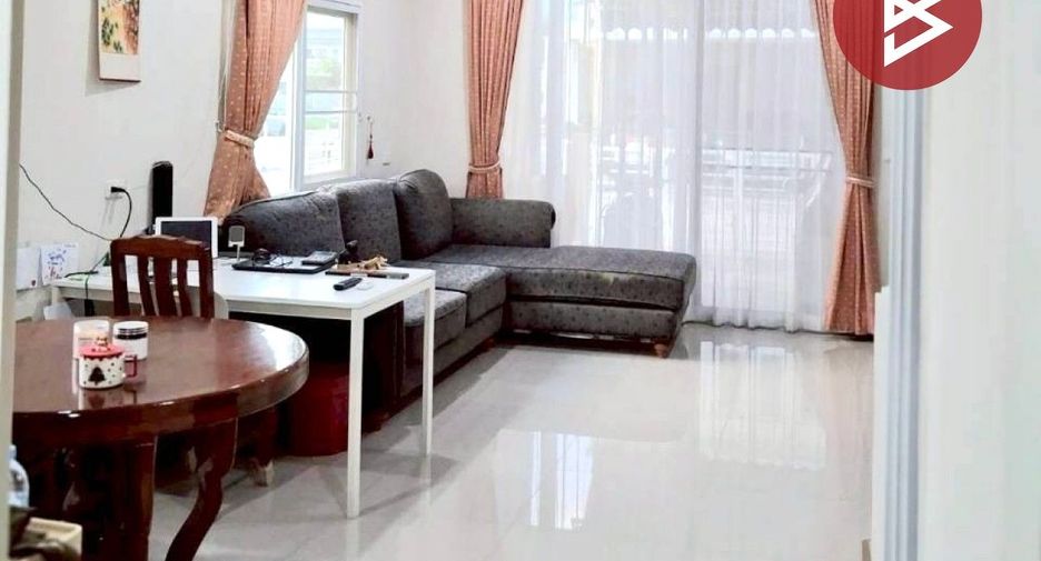For sale 4 bedrooms townhouse in Mueang Samut Sakhon, Samut Sakhon