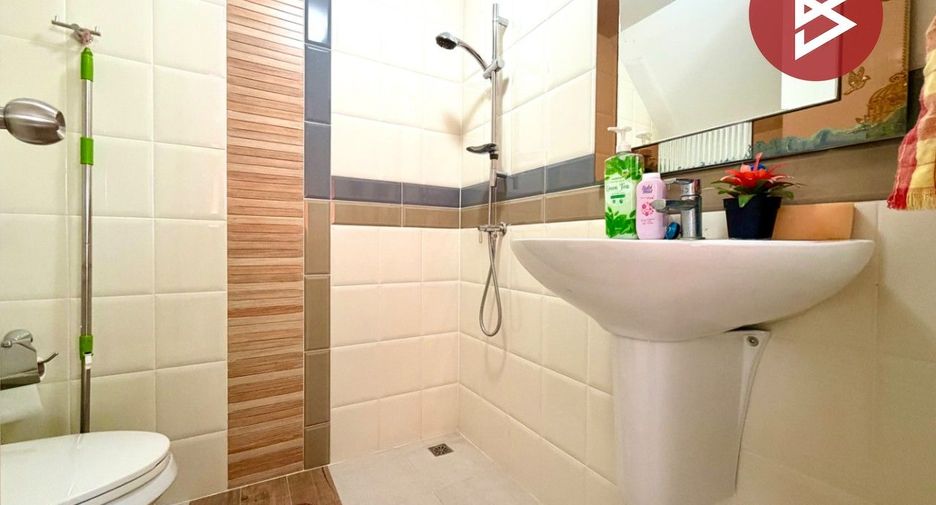 For sale 4 bedrooms townhouse in Mueang Samut Sakhon, Samut Sakhon