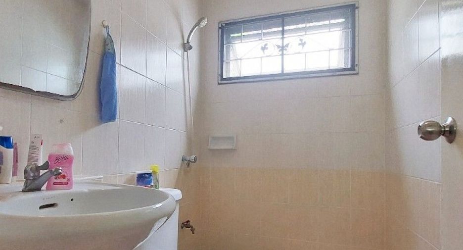 Haus zur Miete und zum Kauf mit 3 Zimmer in Phra Samut Chedi, Samut Prakan