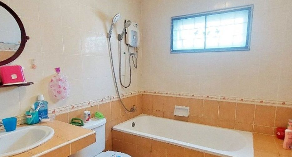 Haus zur Miete und zum Kauf mit 3 Zimmer in Phra Samut Chedi, Samut Prakan