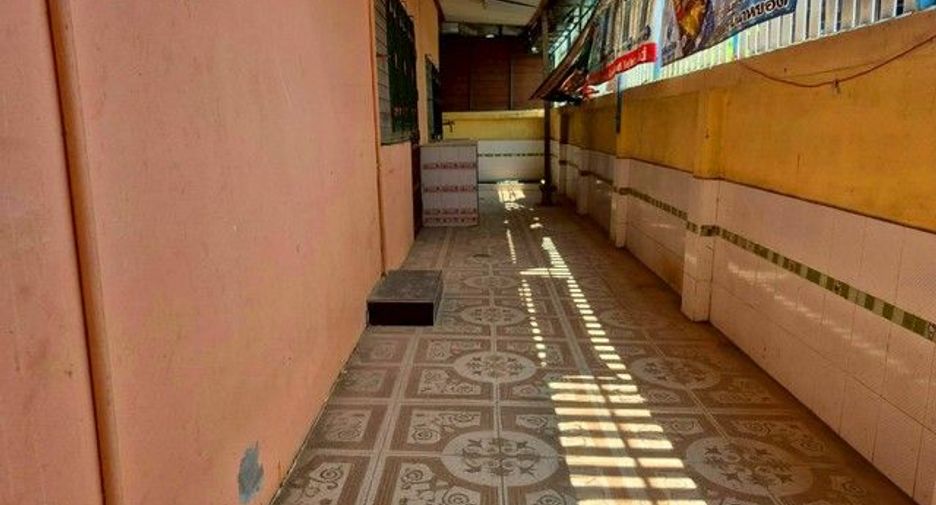For sale 3 bedrooms retail Space in Si Rattana, Sisaket