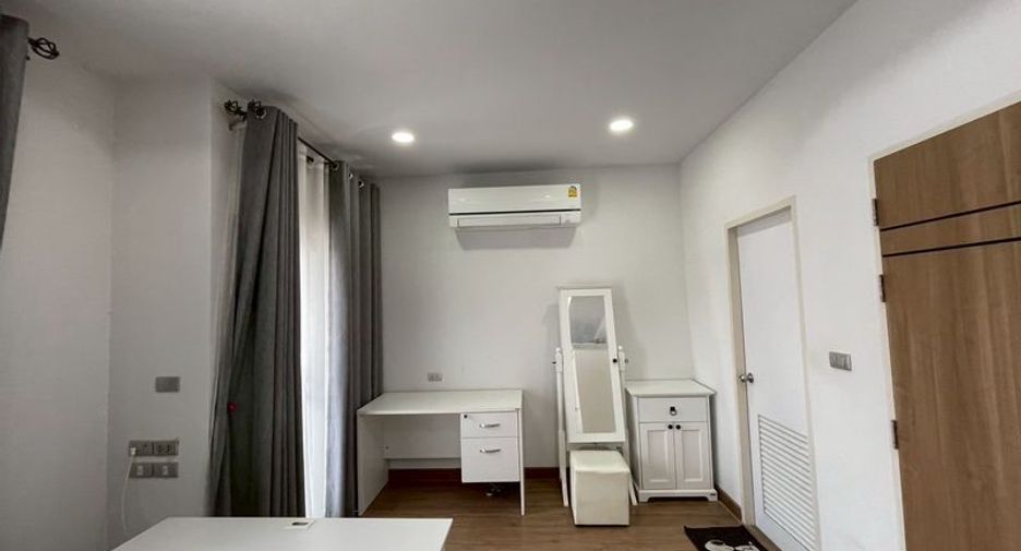 For rent and for sale 4 bedrooms house in Si Racha, Chonburi