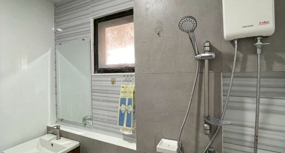 For rent and for sale 4 bedrooms house in Si Racha, Chonburi