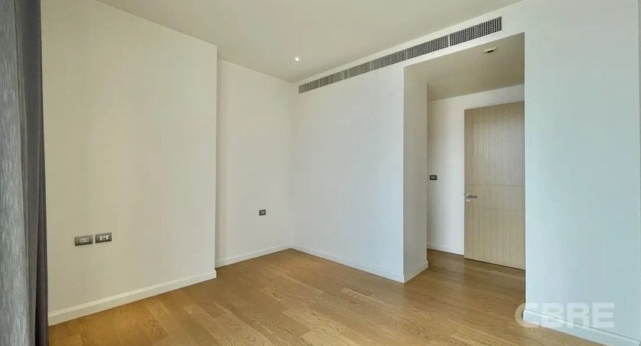 For sale 3 ベッドルーム condo in Khlong San, Bangkok