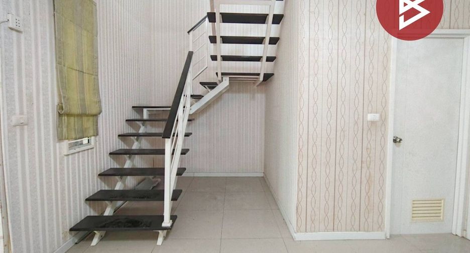 For sale 3 bedrooms townhouse in Mueang Samut Prakan, Samut Prakan
