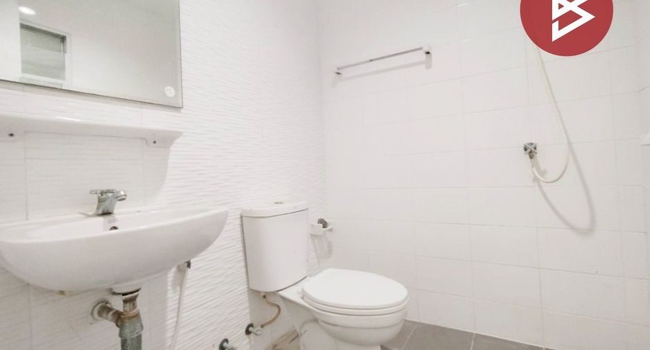 For sale 3 bedrooms townhouse in Mueang Samut Prakan, Samut Prakan