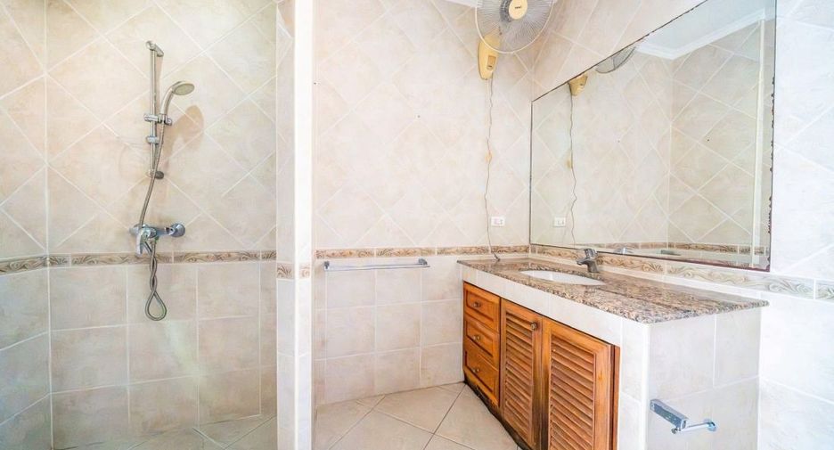 Haus zum Kauf mit 4 Zimmer in Bang Lamung, Chonburi