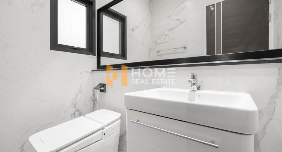 For sale 5 bedrooms house in Lak Si, Bangkok