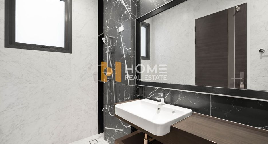 For sale 5 bedrooms house in Lak Si, Bangkok