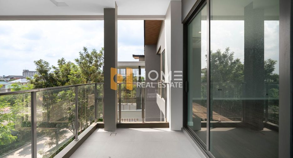 For sale 5 bedrooms house in Lak Si, Bangkok