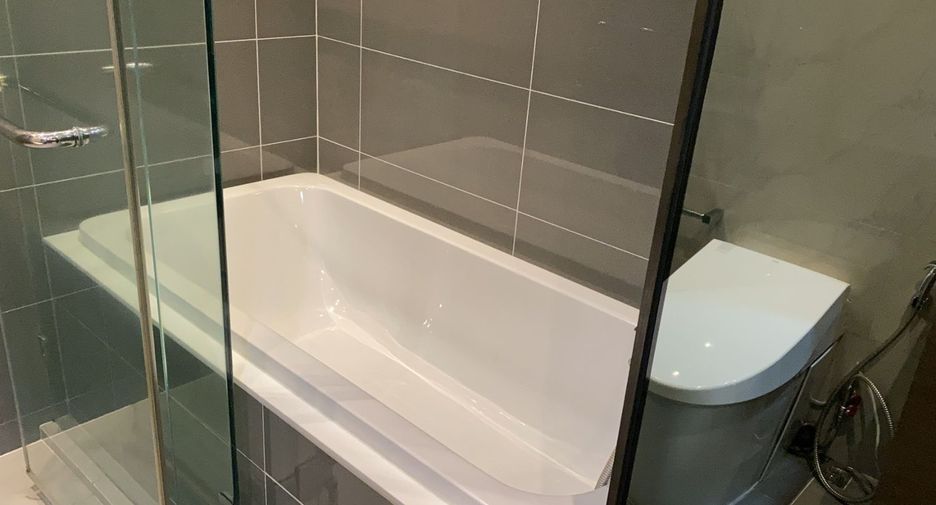 For rent 1 bed condo in Watthana, Bangkok