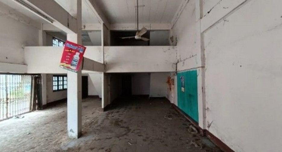 For sale 1 bed retail Space in Taphan Hin, Phichit