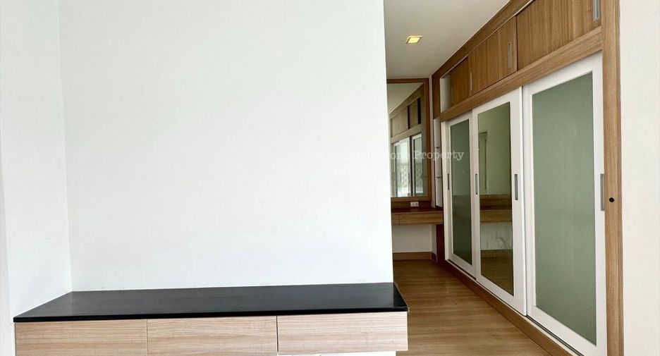 Haus zum Kauf mit 3 Zimmer in Si Racha, Chonburi