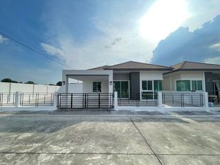 Casa en venta de 3 habitaciones en Ban Khai, Rayong
