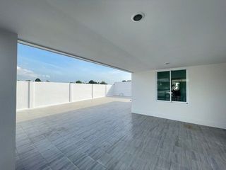 Casa en venta de 3 habitaciones en Ban Khai, Rayong