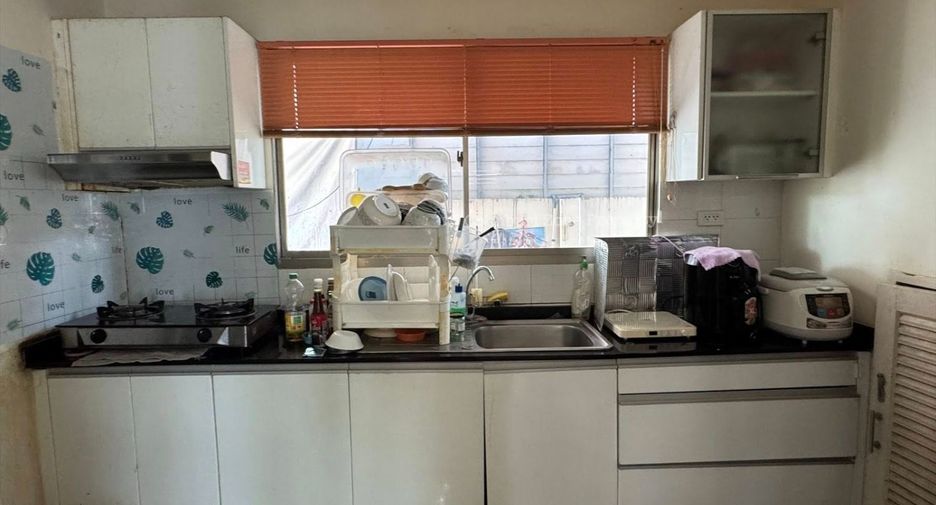For sale 4 bedrooms house in Si Racha, Chonburi