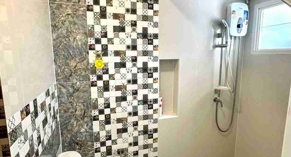 Reihenhaus zum Kauf mit 4 Zimmer in Bang Lamung, Chonburi