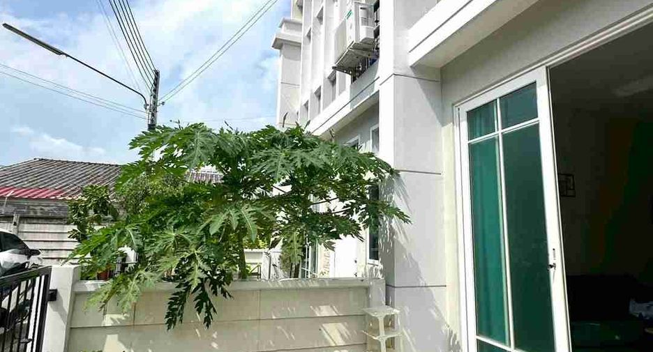 Reihenhaus zum Kauf mit 4 Zimmer in Bang Lamung, Chonburi
