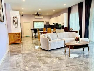 À louer 3 chambres villa à Bang Lamung, Chonburi