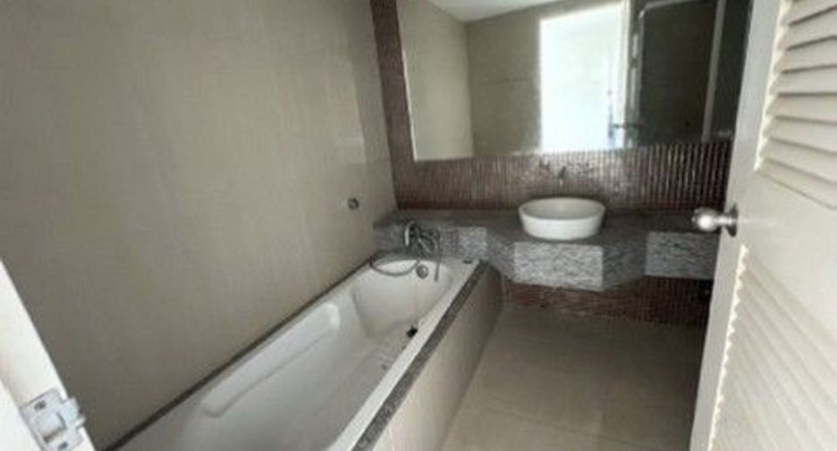 For sale 1 bed condo in Suan Luang, Bangkok