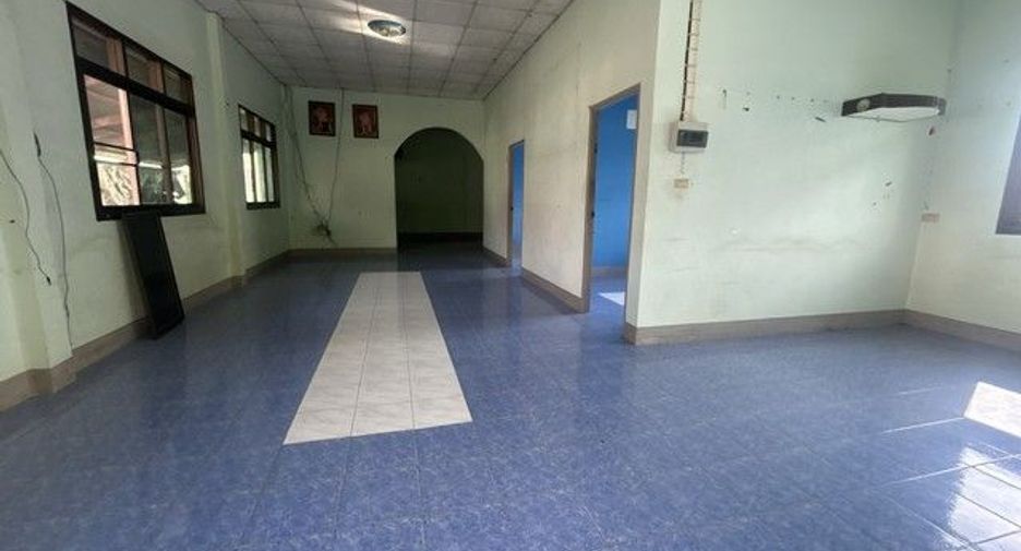 For sale 3 bedrooms retail Space in Loeng Nok Tha, Yasothon