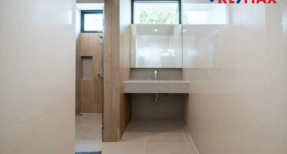 For sale 3 bedrooms house in Sattahip, Chonburi