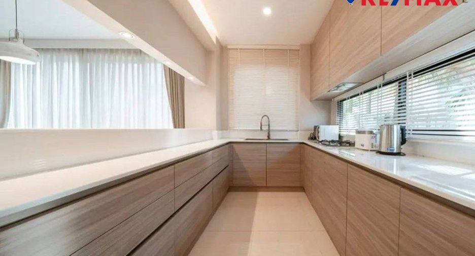 For sale 3 bedrooms house in Sattahip, Chonburi