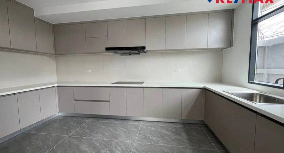 À vendre 5 chambres maison à Bang Lamung, Chonburi