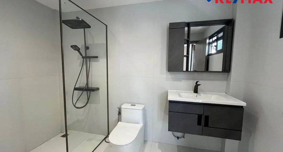 À vendre 5 chambres maison à Bang Lamung, Chonburi
