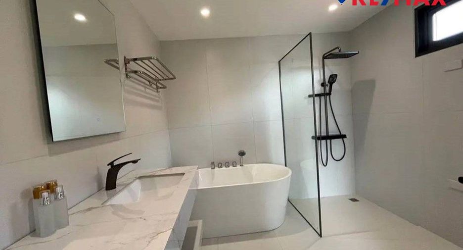 À vendre 5 chambres maison à Bang Lamung, Chonburi