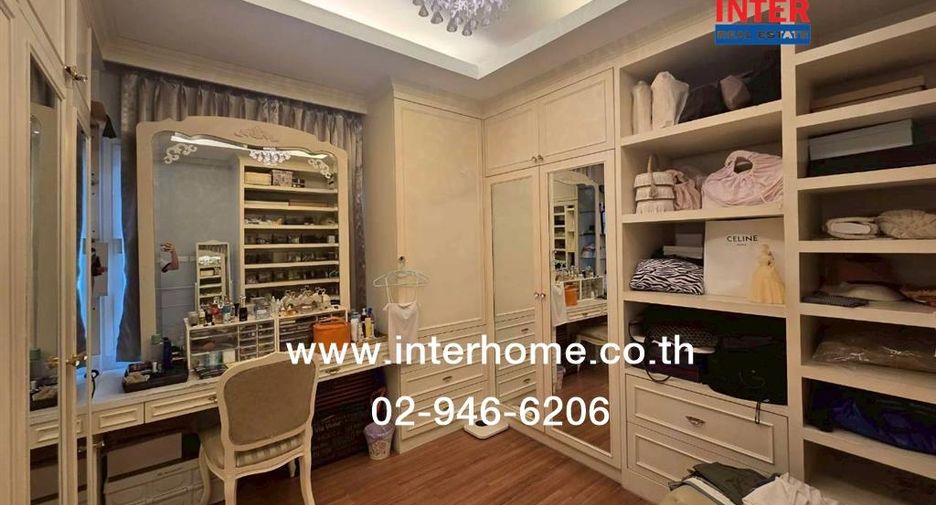 For sale 3 bedrooms house in Khan Na Yao, Bangkok