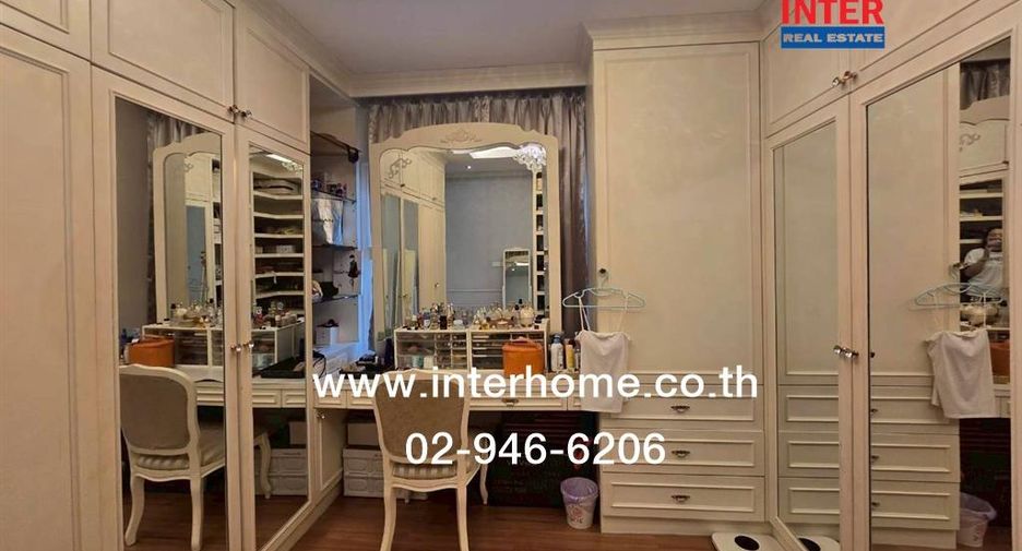 For sale 3 bedrooms house in Khan Na Yao, Bangkok