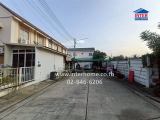 For sale 3 bedrooms townhouse in Mueang Samut Sakhon, Samut Sakhon