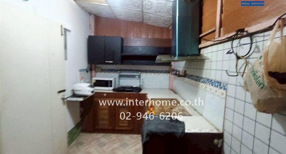 For sale 3 bedrooms townhouse in Mueang Samut Sakhon, Samut Sakhon