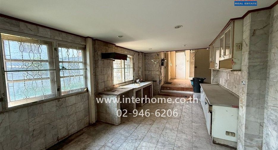 For sale 10 bedrooms house in Bang Kapi, Bangkok