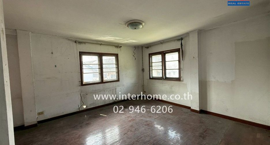 For sale 10 bedrooms house in Bang Kapi, Bangkok